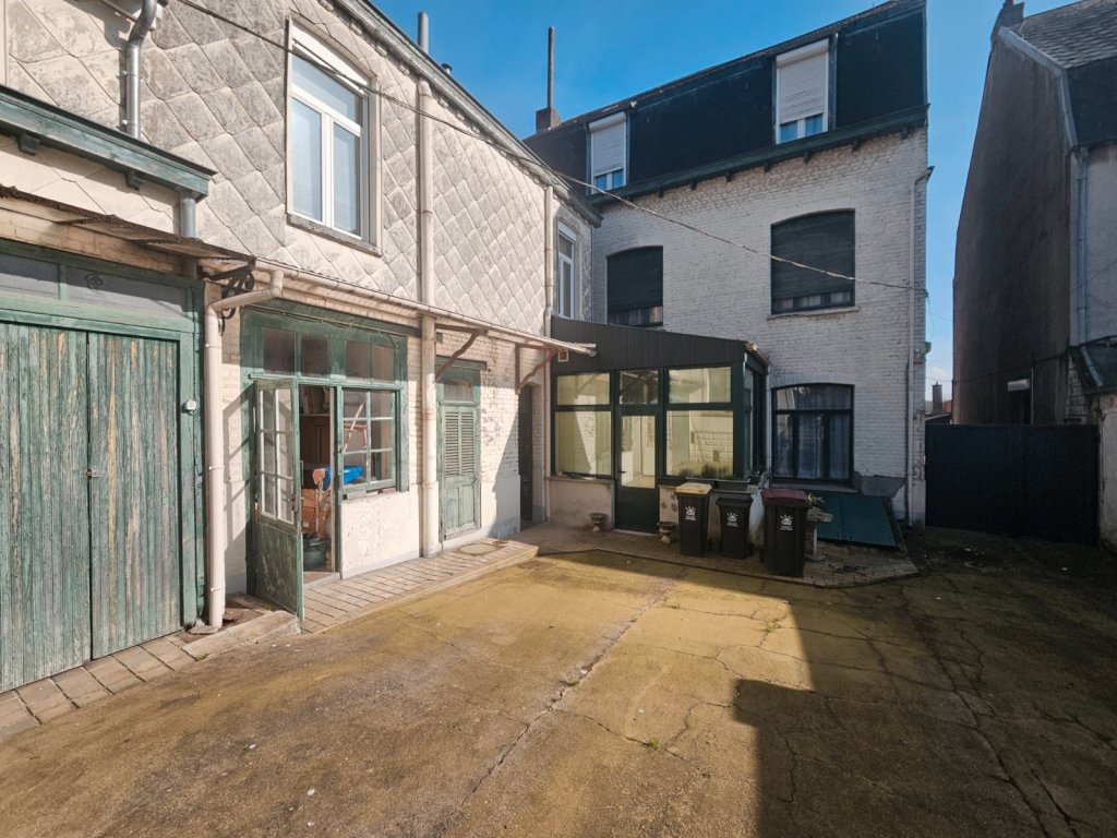 Un ensemble immobilier rare à fort potentiel! A VENDRE - LUMBRES - 497 m2 - 525 000 &euro;