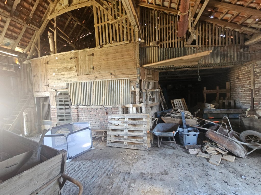 ancien corps de ferme A VENDRE - DOHEM - 125 m2 - 210 000 &euro;
