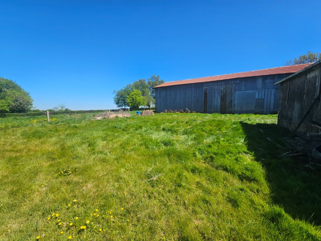 ancien corps de ferme A VENDRE - DOHEM - 125 m2 - 210 000 &euro;