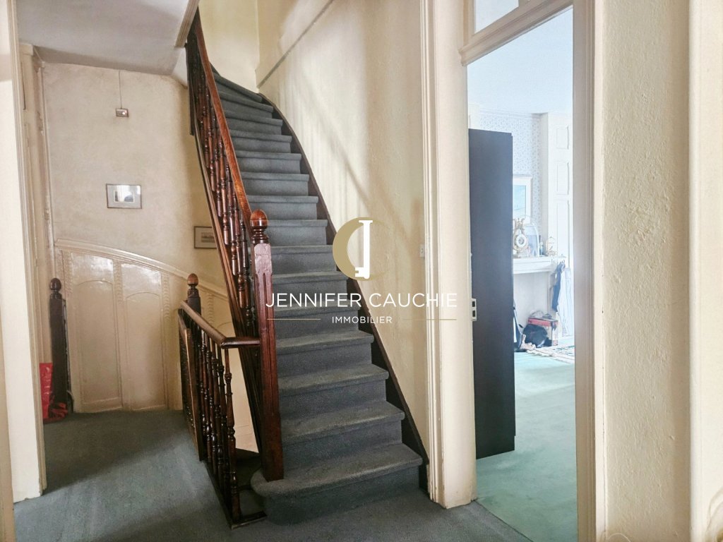 Un ensemble immobilier rare à fort potentiel! A VENDRE - LUMBRES - 497 m2 - 525 000 &euro;